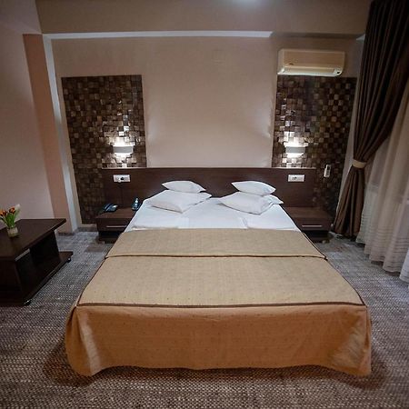 Hotel Secret Garden Baia Sprie Exterior foto