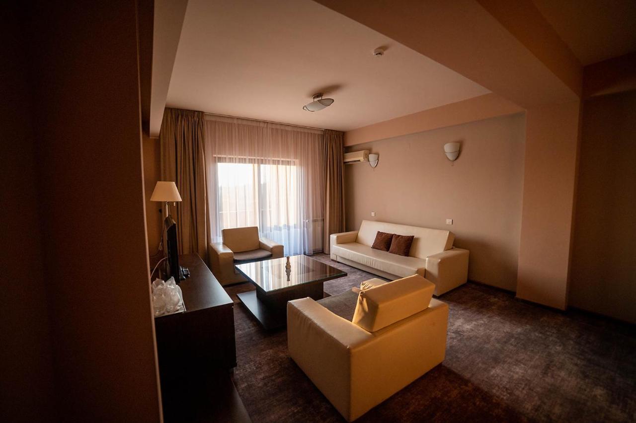 Hotel Secret Garden Baia Sprie Exterior foto
