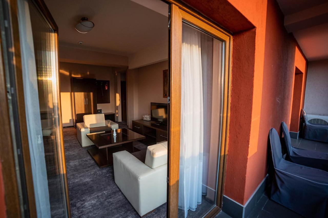 Hotel Secret Garden Baia Sprie Exterior foto