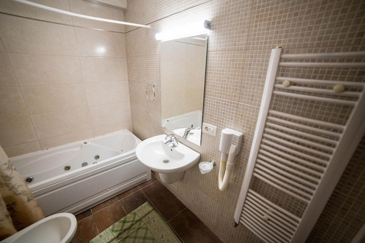 Hotel Secret Garden Baia Sprie Exterior foto