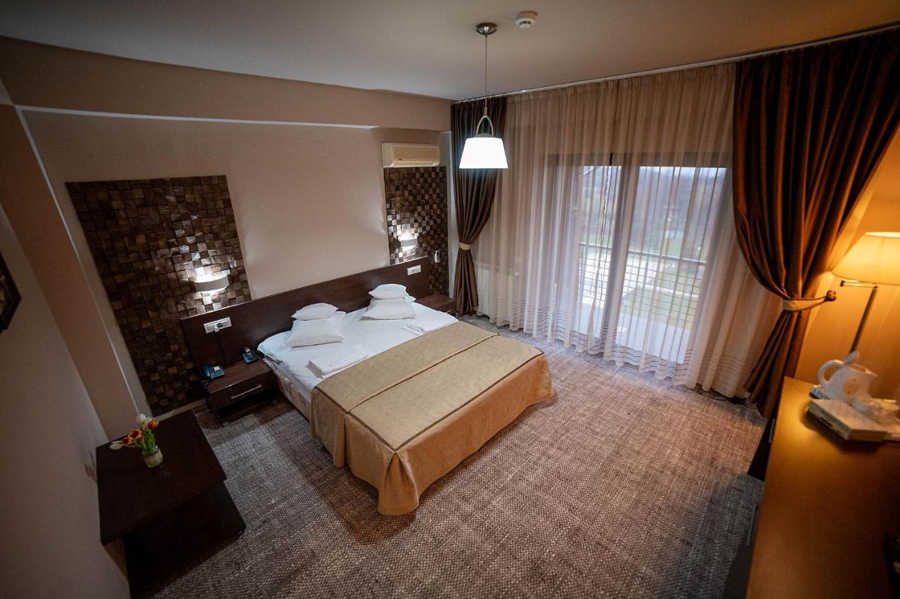 Hotel Secret Garden Baia Sprie Exterior foto