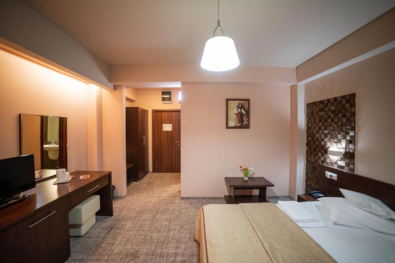 Hotel Secret Garden Baia Sprie Exterior foto